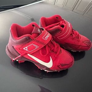 Nike kid baseball cleats size 10